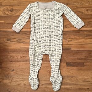 Simply Magnetic Me 3-6 mos EUC elephants footed sleep n play pjs pajamas footie